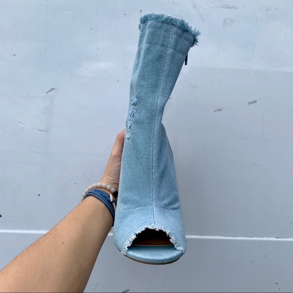 Lt Denim Frayed Ankle heel - Picture 8 of 8